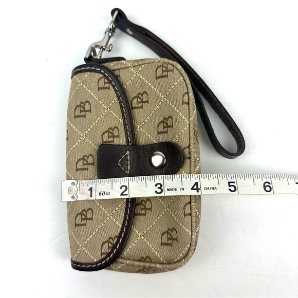 Dooney & Bourke Wristlet Brown Canvas Leather Signature Clutch Made In USA - Picture 10 of 10